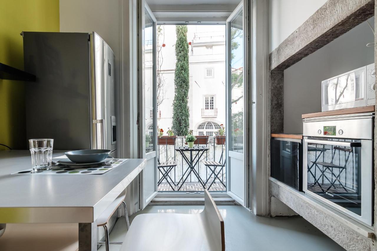Elegant 3 Bedroom Flat With View In Principe Real Lisbon Exterior photo